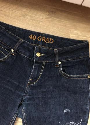 40 grad качественные джинсы темные с дырками скинни