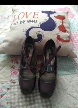 Туфли босоножки размер 37,38 фиолетовые лаковые1 фото