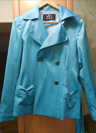 Плащик блакитного кольору