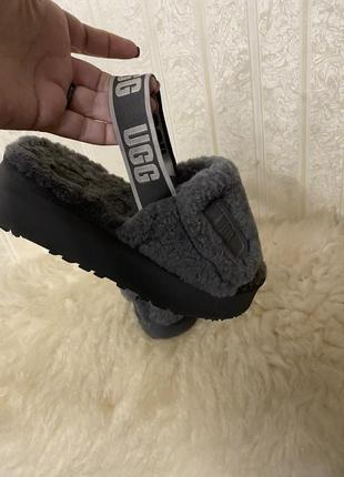 Женские тапочки на платформе ugg disco slide grey. оригинал5 фото