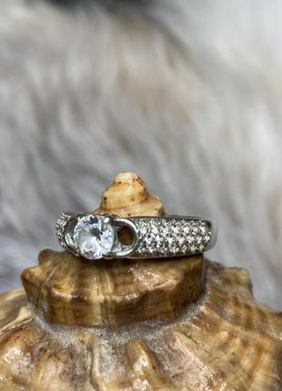 Шикарное серебряное кольцо усыпанное мелкими фианитами с крупным в центре серебро 925 пробы2 фото