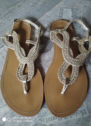 Золотисті вєтнамки accessorize