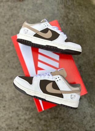 Милые женские кроссовки nike sb dunk low beige brown bear белые с коричневым3 фото