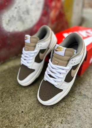 Милые женские кроссовки nike shipping sb dunk low beige brown bear белые с коричневым7 фото
