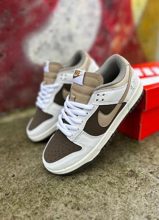 Милые женские кроссовки nike shipping sb dunk low beige brown bear белые с коричневым2 фото