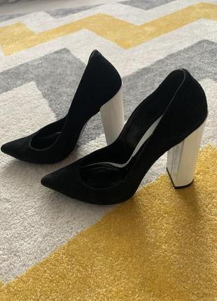 Туфлі із замші