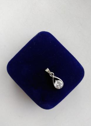 Ніжна підвіска з блискучим кришталиком