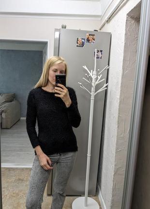 Теплий чорний світер