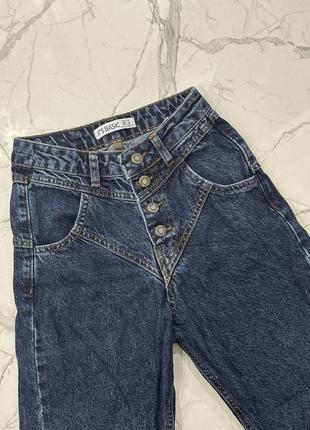 Женские джинсы-мом синего цвета с имитацией трусов