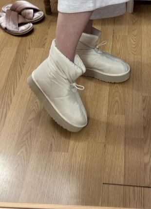 Ботинки дутіки чоботи молочні