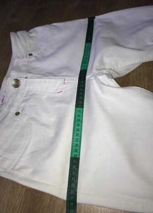 Белые джинсы по фигуре6 фото