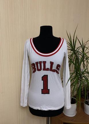 Классный брендовый лонгслив спортивный топ relevance bulls m/l