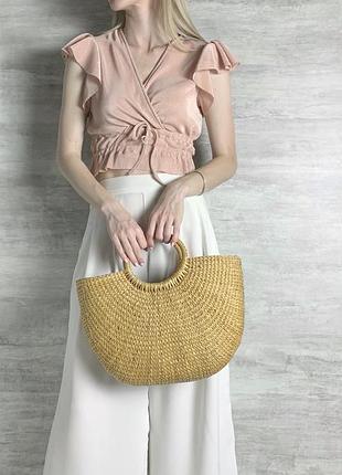 Блуза топ з воланами мерехтливої кольору. блуза топ з воланами