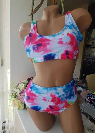 Яскравий купальник клякса