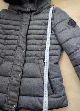 Короткая теплая курточка pimkie серого цвета7 фото