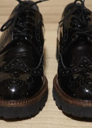Очаровательные формальные черные лакированные кожаные туфли-броги gabor германия 6 р.( 26 см.)