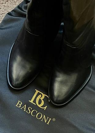 Зимние высокие сапоги на каблуке
basconi. италия1 фото