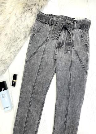 Серые джинсы с пояском jm solution mom jeans5 фото