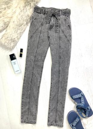 Серые джинсы с пояском jm solution mom jeans4 фото