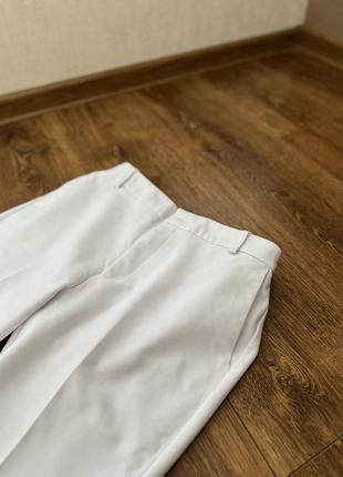 Базовые брюки белого цвета размер xs-s со стелками4 фото