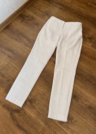 Базовые брюки белого цвета размер xs-s со стелками2 фото