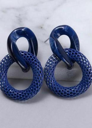Стильні сині об'ємні акрилові сережки кульчики пусети підвіси1 фото