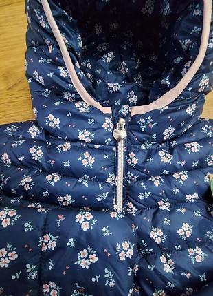 Очаровательная темно-синяя курточка с весенними цветами для вашей дочки4 фото