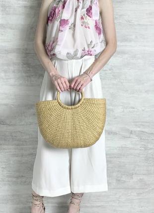 Легка блуза без рукавів в квітковий принт