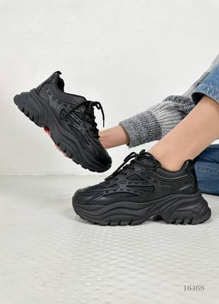 Распродажа черные кроссовки эко с резиновыми вставками 38р.1 фото