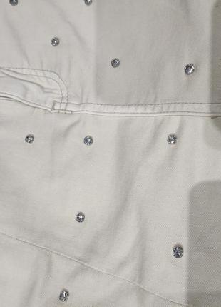 Стильная юбка-шорты украшена стразами6 фото