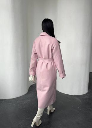 Розовое зимнее длинное пальто с утеплителем5 фото