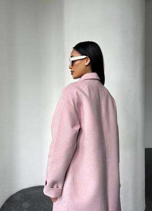 Розовое зимнее длинное пальто с утеплителем8 фото