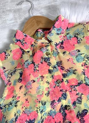 Легкая блуза-топ с зав’язкой в цветочный принт3 фото