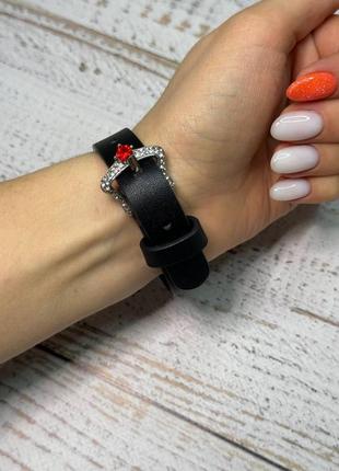 Жіночий стильний браслет штучна шкіра колір чорний декор квітка в сяйливих каменях8 фото