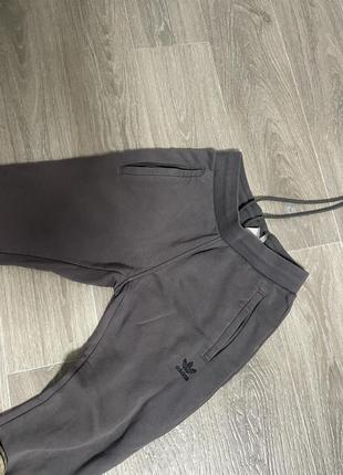 Спортивні штани adidas