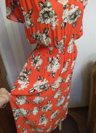 Шикарное легкое платье миди, сарафан, в крупные цветы3 фото