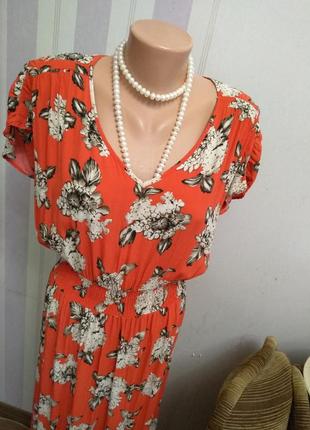 Шикарное легкое платье миди, сарафан, в крупные цветы8 фото