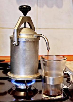 Кофеварка гейзерная времен ссср, металлическая кофеварка 0.25 л