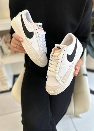 Nike blazer low vintage white black