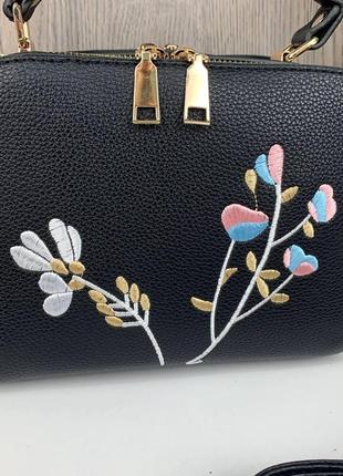 Женская маленькая сумка с цветочками, стильная мини сумочка на плечо с вышивкой2 фото