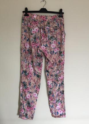 Легкие яркие брюки stradivarius цветочный принт р. s  штаны как zara mango bershka4 фото