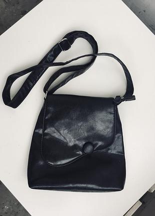 Маленькая коричневая сумочка