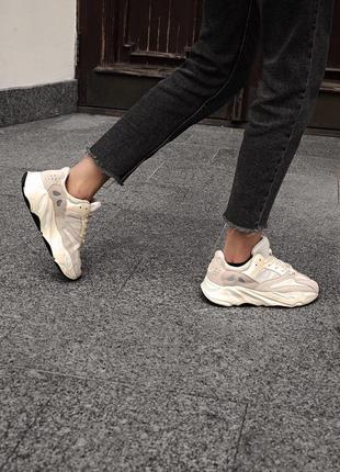 Adidas 700,женские кроссовки адидас изи буст 700