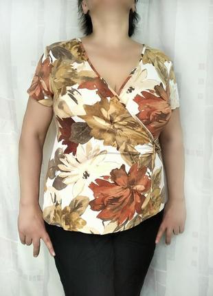 Трикотажная блузка с запахом в ярких цветах1 фото
