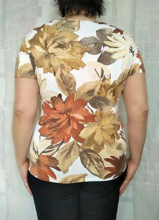 Трикотажная блузка с запахом в ярких цветах4 фото