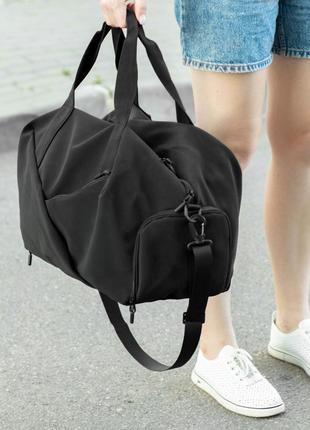 Жіноча дорожня спортивна сумка з відділення під взуття vast  на 34 літрів чорна з матеріалу soft shell6 фото