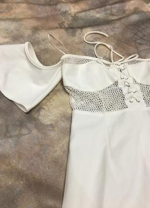 Белоснежное оригинальное и необычно красивое летнее платье с завязками3 фото