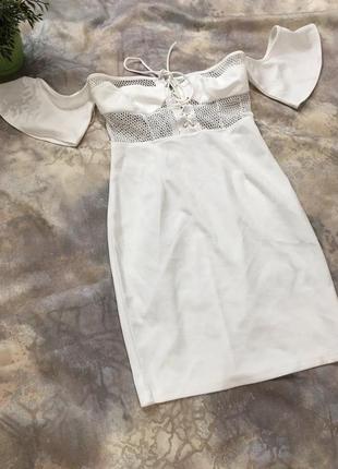 Белоснежное оригинальное и необычно красивое летнее платье с завязками