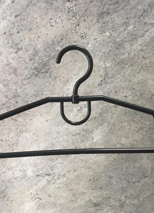 Вешалка для трикотажной одежды