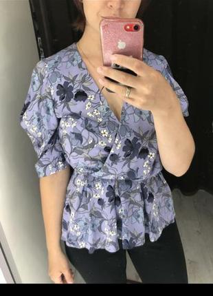 Шикарная актуальная блуза с объемными плечами3 фото